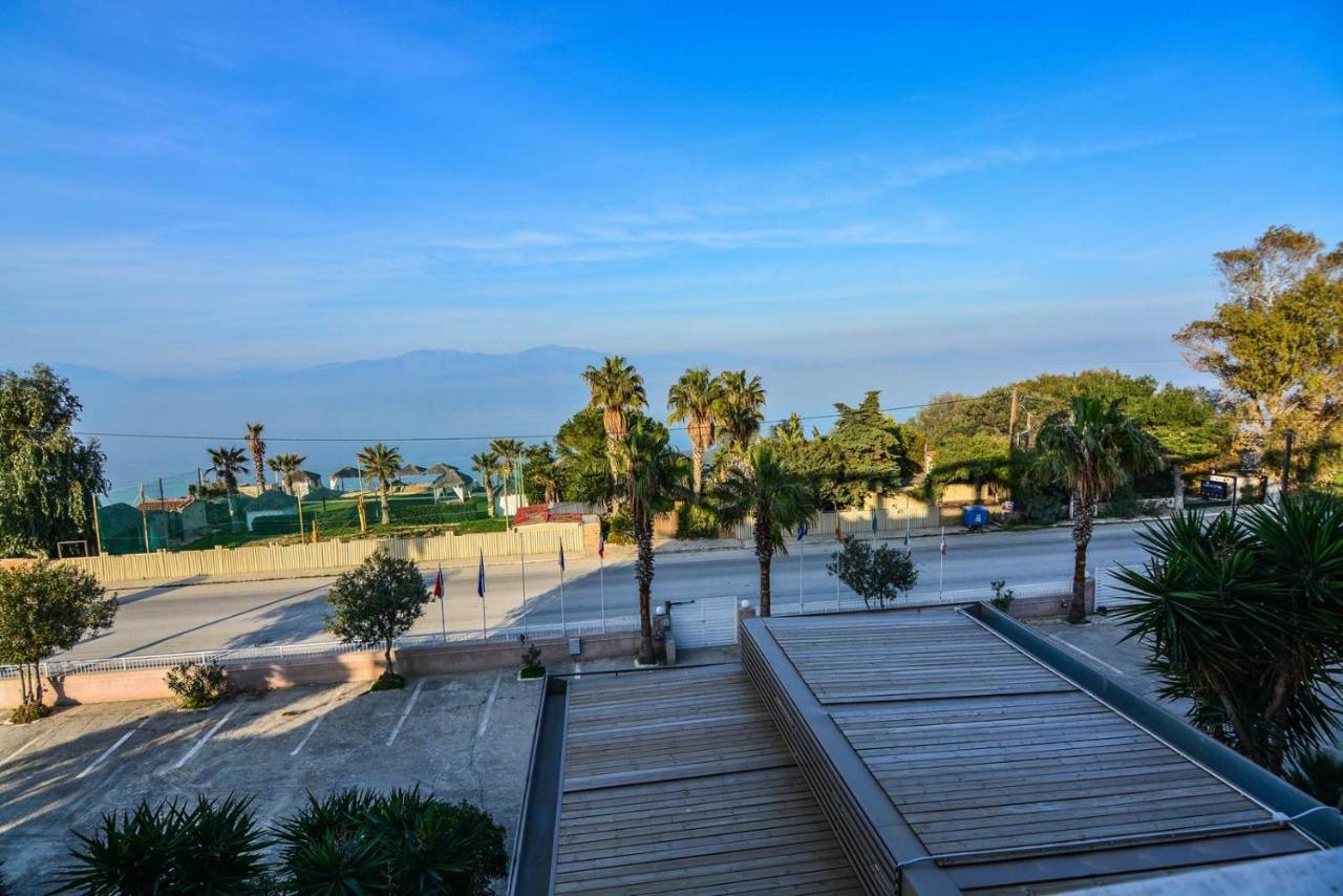 Aqua Mare Resort Melíssion Exterior photo